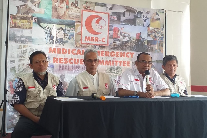 Presidium MER-C, Dokter Yogi Prabowo, Dokter Sarbini Abdul Murad, Ir Farid Thalib, dan Tim Mitigasi Kesehatan Bencana Pemilu 2019 dari MER-C, Psikolog Agus Sudarmadji di Gedung MER-C, Jumat (3/5).