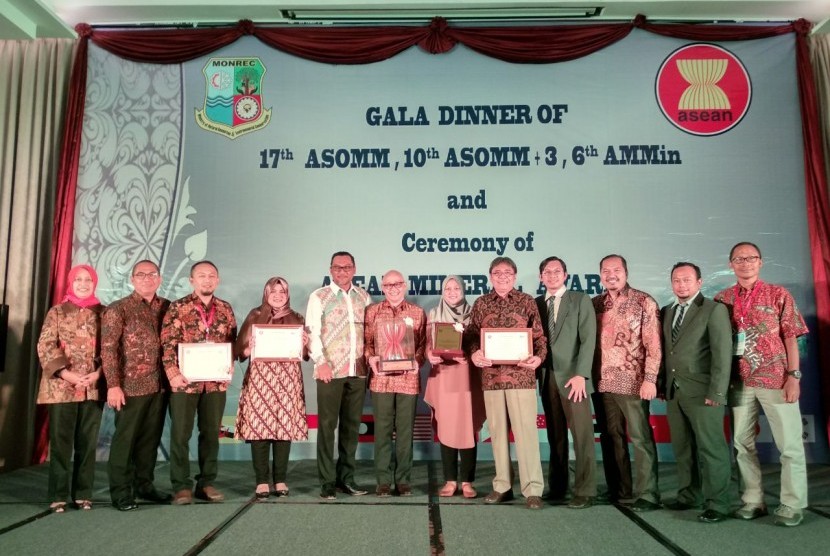 Prestasi perusahaan-perusahaan mineral Indonesia pada acara 1st ASEAN Mineral Awards.