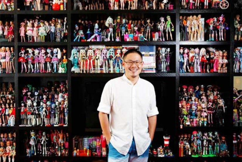  Pria ini memiliki 9.000 boneka