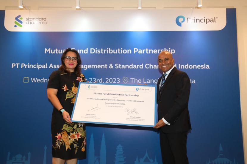Principal Asset Management Indonesia (Principal Indonesia)  meneken kerja sama dengan Standard  Chartered Indonesia sebagai  mitra distribusi, di Jakarta, Rabu (23/8/2023
