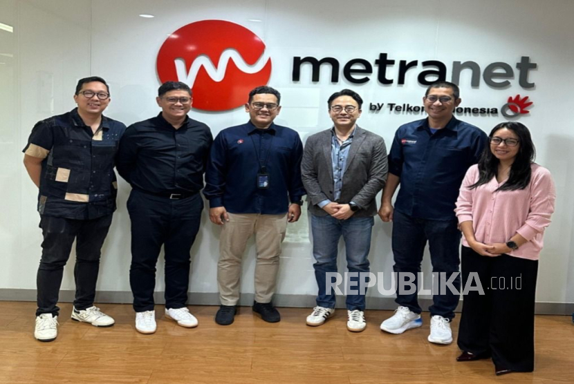 Principal Legal Counsel, SEA, Aryadharma Alim, Sr Manager, Business Development, SEA Tizar Patria, Direktur Utama Metranet Didik Budi Santoso, Director, Business Development, Rest of Asia Netflix Allen Pan, Direktur Bisnis Metranet Faisal Yusuf, Manager Sales Enterprise Cazbox Petty Nugrahadi saat peresmian kerja sama strategis dengan Netflix, beberapa waktu lalu.
