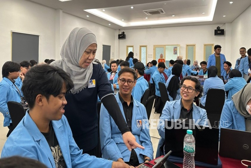 Prodi Bisnis Digital UNM dirancang dengan kurikulum yang adaptif terhadap tren industri digital.