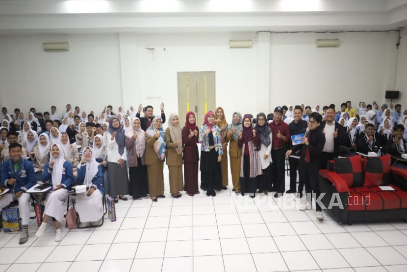 Prodi Hukum  Bisnis UBSI melakukan literasi hukum dan bisnis kepada para pelajar.