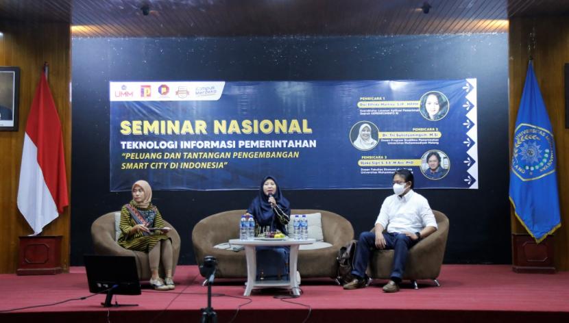 Prodi Ilmu Pemerintahan Universitas Muhammadiyah Malang (UMM) mengadakan seminar bertajuk Peluang dan Tantangan Pengembangan Smart City di Indonesia. 