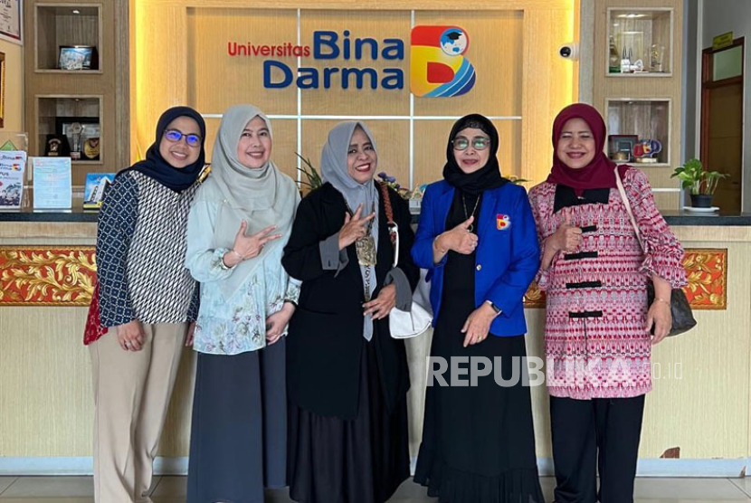 Prodi Magister Ilmu Komunikasi dan Doktoral Universitas Islam Bandung (Unisba) melakukan kunjungan ke sejumlah lembaga dan perguruan tinggi di Sumatea Selatan.