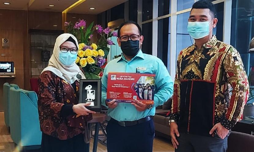 Prodi Perhotelan Universitas Nusa Mandiri  (UNM)  meneken MoU dengan Hotel Best Western Premier Hive.