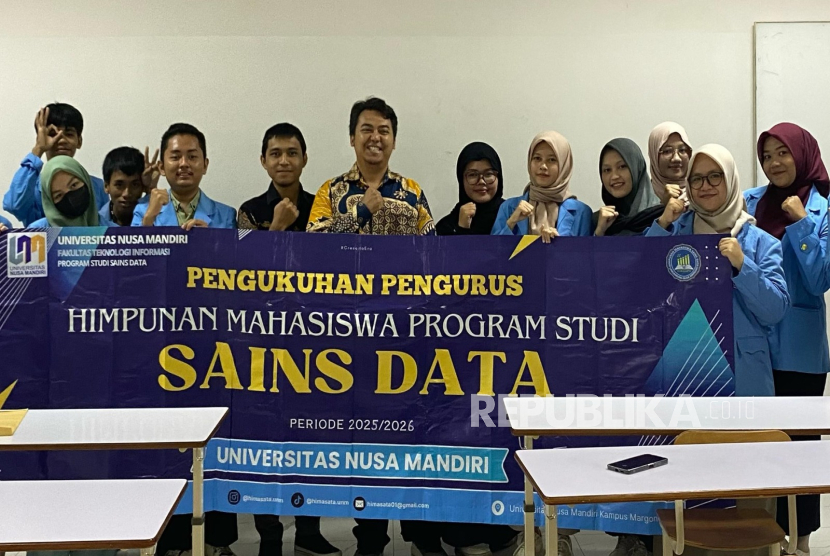 Prodi Sains Data UNM mendorong mahasiswanya aktif di organisasi kampus sebagai wadah aktualisasi diri dan latihan kepemimpinan. 