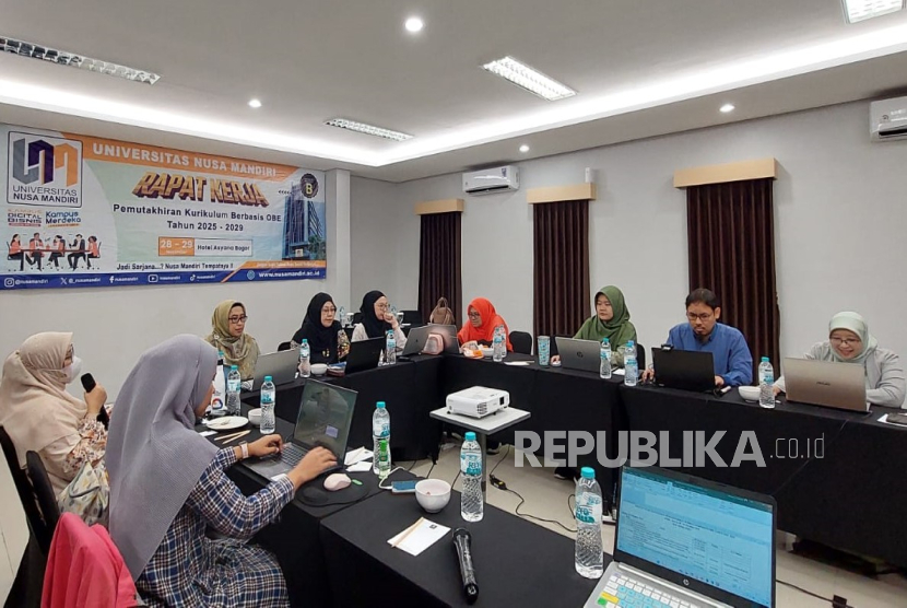 Prodi SI UNM memperkenalkan kurikulum terbaru yang lebih kekinian dan relevan dengan kebutuhan pasar kerja.
