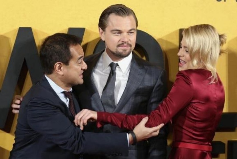 Producer Riza Aziz (left), and cast members Leonardo DiCaprio and Margot Robbie arrive for the UK Premiere of ''The Wolf of Wall Street'' at Leicester Square, London January 9, 2014.