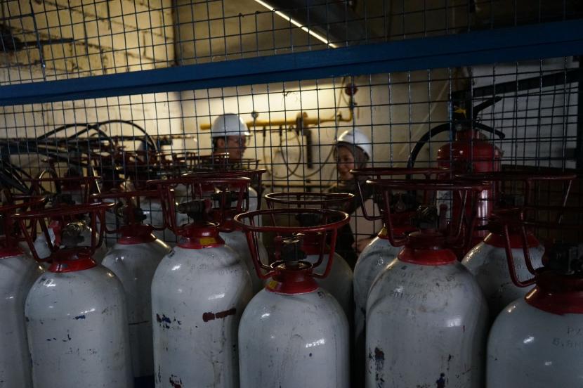 Produk gas bumi non-pipa Compressed Natural Gas (CNG) PT MUJ.