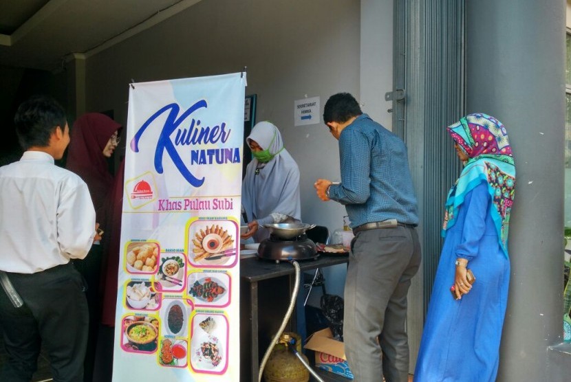 Produk khas Pulau Kalimantan hasil kreasi mahasiswa AMIK BSI Pontianak tampil di BSI Entrepreneur Fair 2017. 