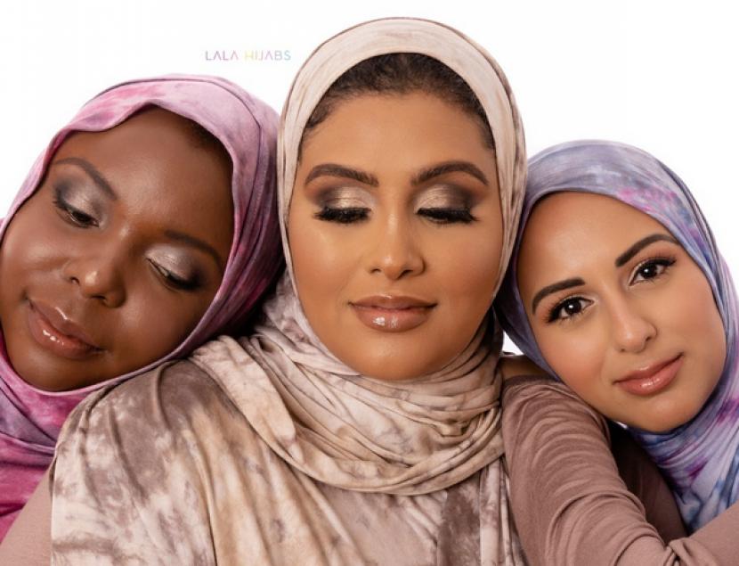 Produk Lala Hijabs karya pasangan Muslim Toronto, Kanada, Will dan Sana Saleh.