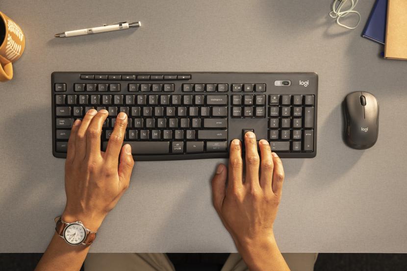 Perhatikan cara mengetik dengan keyboard yang benar agar tangan terasa lebih nyaman./ilustrasi 