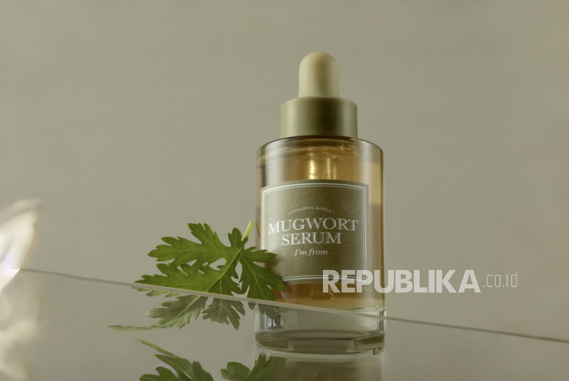 Produk Mugwort Serum dari Im From. Brand perawatan kulit asal Korea Selatan, Im From, meluncurkan Mugwort Serum terbaru.