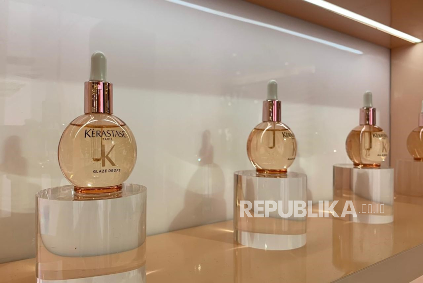 Produk perawatan rambut Kerastase meluncurkan rangkaian Gloss Absolu, Rabu (16/7/2025). Salah satu produk andalan koleksi ini adalah hair oil.