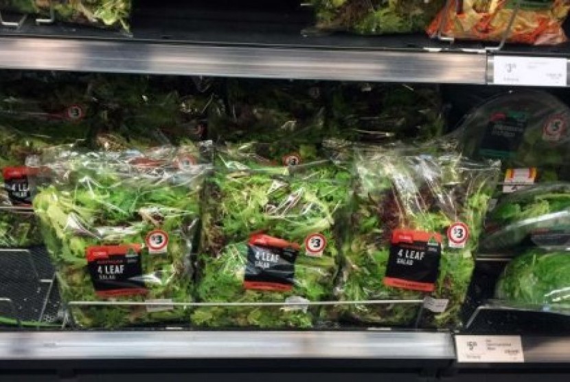 Produk salada dalam kantong plastik sudah ditarik kembali setelah merebaknya wabah salmonela.
