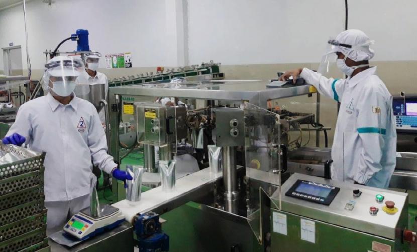 Produksi bahan makanan di salah satu pabrik PT Foodex Inti Ingredients (Foodex).