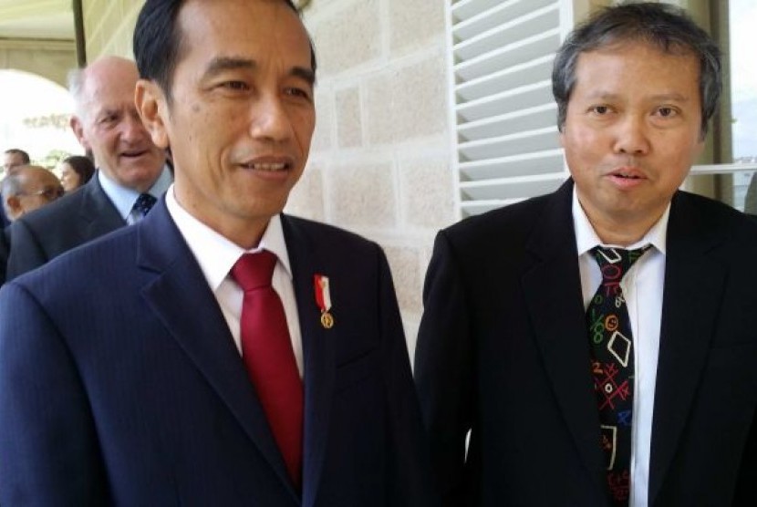 Prof Budy Resosudarmo mendampingi Presiden Jokowi ketika berkunjung ke Australia pada Februari 2017.