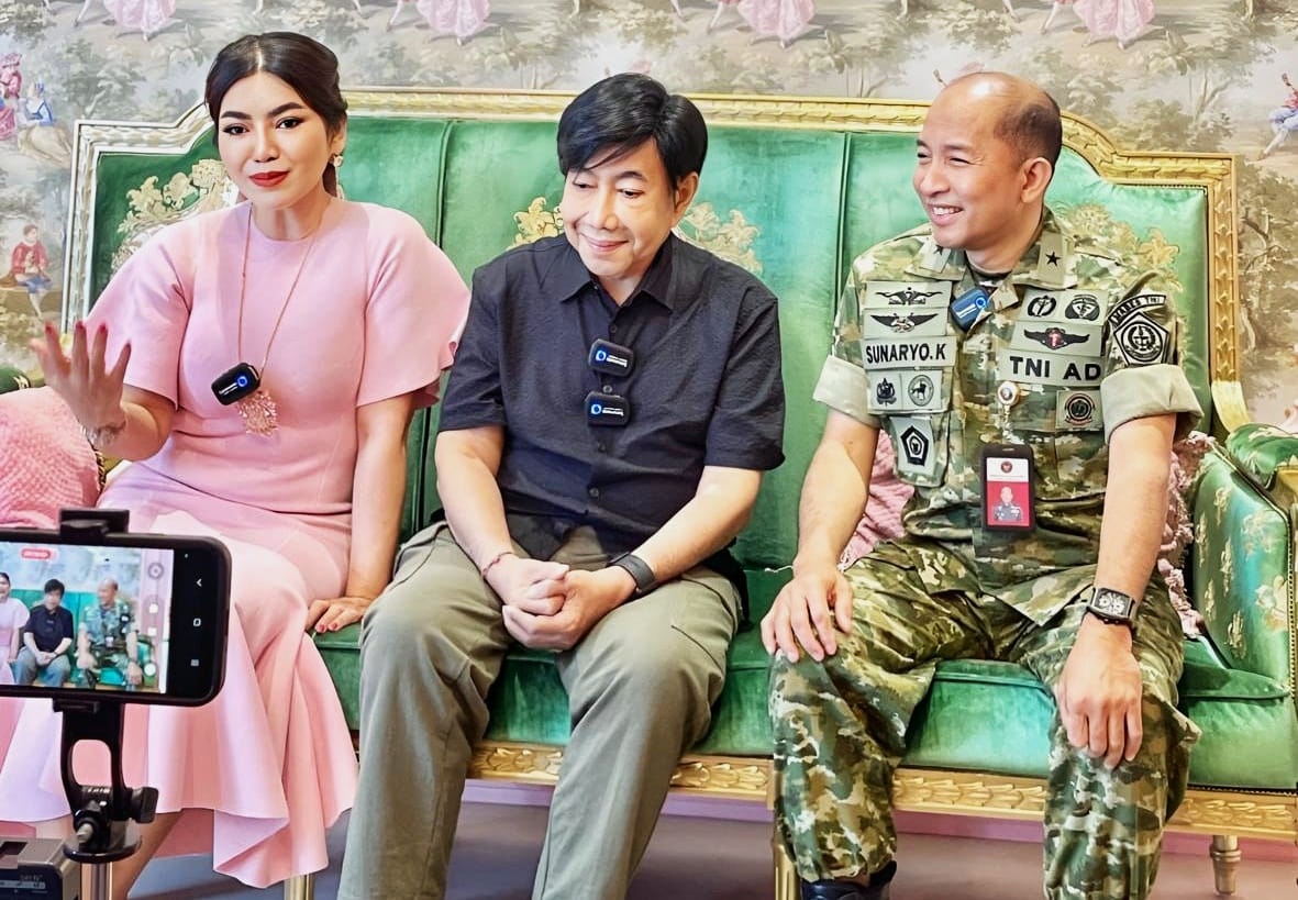 Prof Deby didampingi dr Orthopedic dr Subaryo SpOT yang juga Karumkit RSPPN bersama Bapak Guruh Sukarno Putra