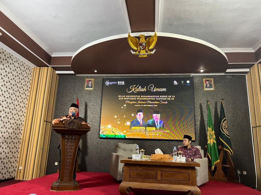 Prof Din: World Peace Forum Ajang Dialog Para Pencipta Perdamaian. Foto:  Prof Din Syamsuddin menyampaikan kuliah umum di Universitas Muhammadiyah Kudus (UMKU), Senin (26/9/2022).