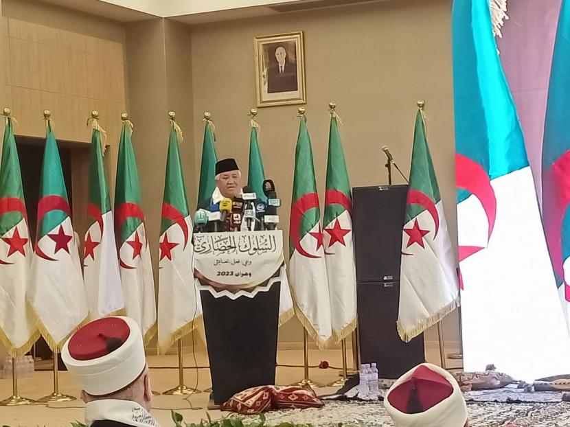 Prof Din Syamsuddin saat menyampaikan pidato dalam konferensi internasional di Oran, Aljazair, Sabtu (25/2/2023).