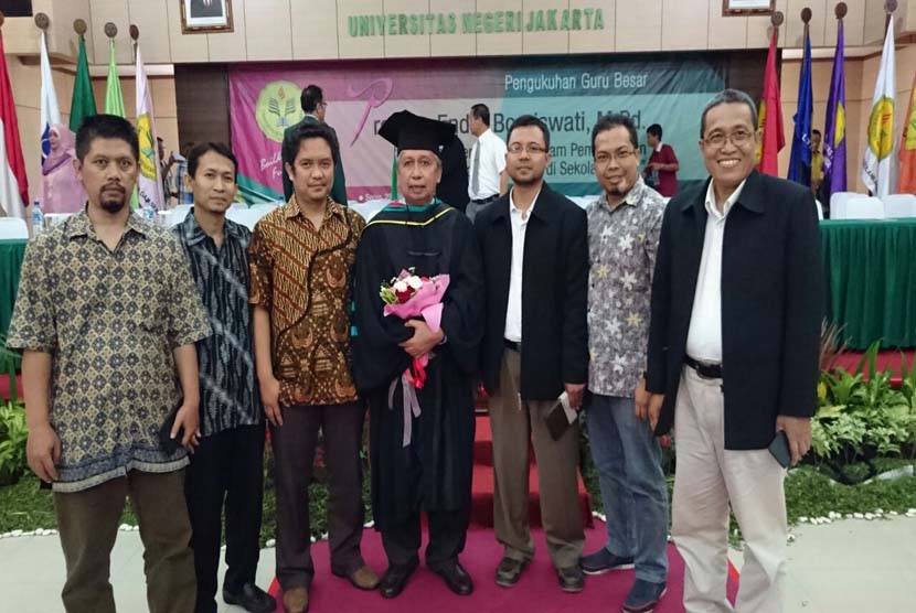 Prof Dr Burhanuddin Tola dikukuhkan sebagai Guru Besar UNJ, Senin (23/5).