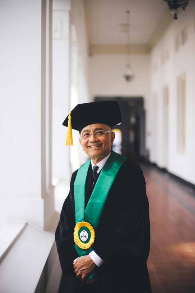 Prof Dr dr Aman B Pulungan SpA(K) FAAP FRCPI (Hon.) 