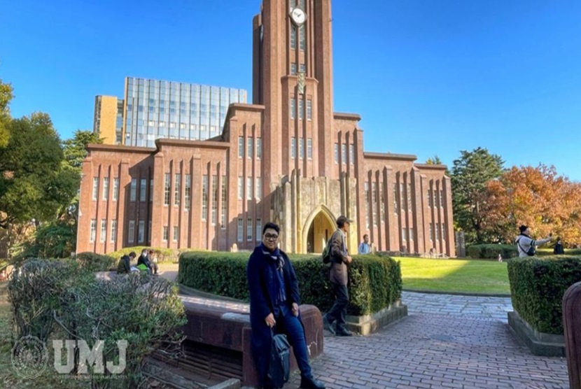 Prof. Dr. Ibnu Sina Chandranegara, MH., di Osaka University, Jepang, pada November 2023.