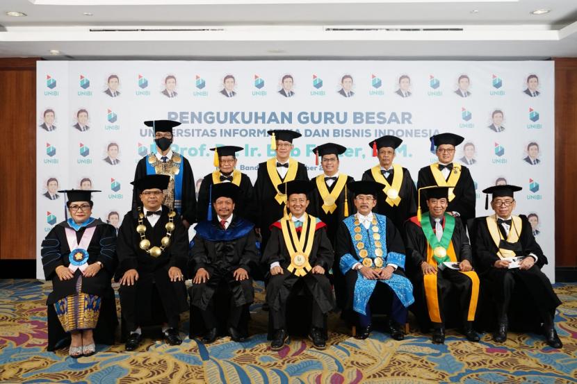 Prof Dr Ir Bob Foster MM dikukuhkan jadi guru besar Universitas Informatika dan Bisnis Indonesia (Unibi).