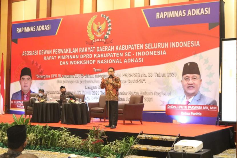 Prof Dr Ir Rokhmin Dahuri MS menjadi narasumber di acara Rapimnas Adkasi yang digelar di Jakarta, Senin (23/11).