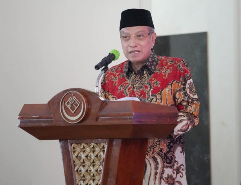 Prof. DR. KH. Said Aqil Siroj, MA. Mantan Ketum PBNU Said Aqil mengeklaim dekat dengan PDIP sejak zaman Gus Dur.