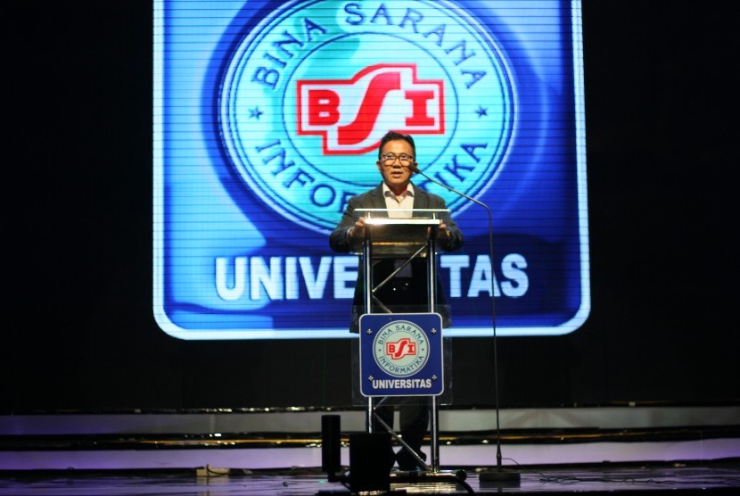 Prof  Dr  Muhammad Zarlis MSc  saat menghadiri wisuda  UBSI yang ke-51.