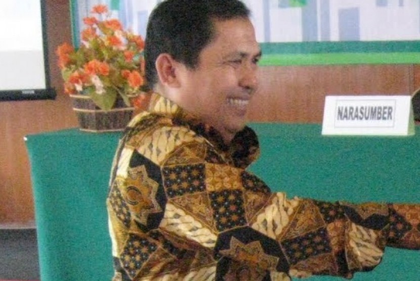 Prof Dr Ramly Hutabarat  