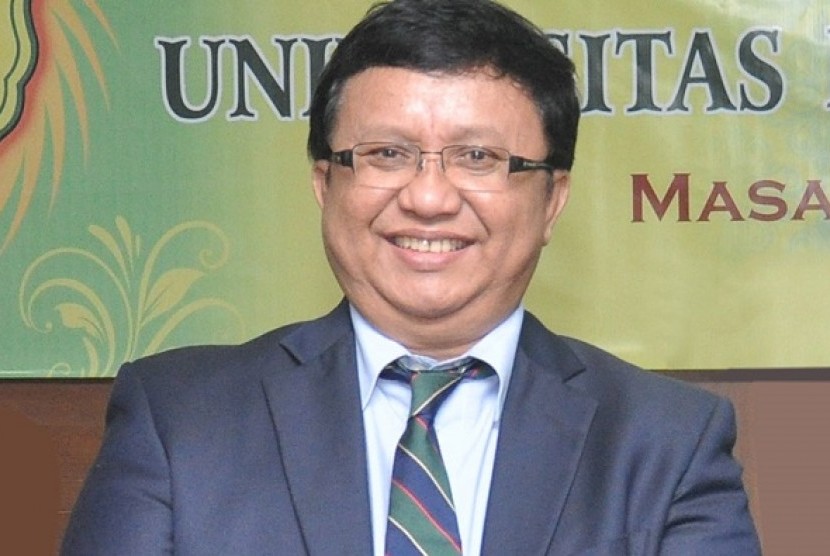 Prof. H. Lincolin Arsyad, M.Sc. Ph.D