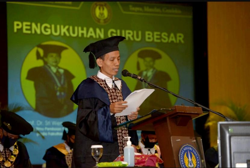 Prof Moh Khairudin Guru Besar Bidang Ilmu Sistem Otomasi Fakultas Teknik UNY.