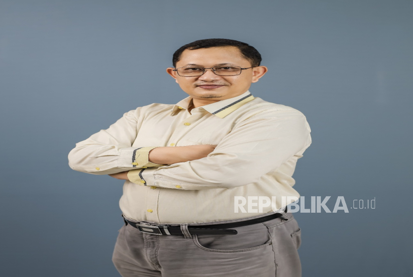 Prof Muhammad Sholahuddin