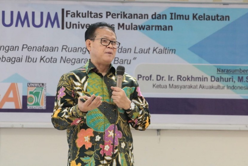 Prof Rokhmin Dahuri memberikan kuliah umum tentang  penataan ruang pesisir Laut Kaltim di FKIP-Universitas Mulawarman (Unmul), Samarinda, Kamis (24/10).  