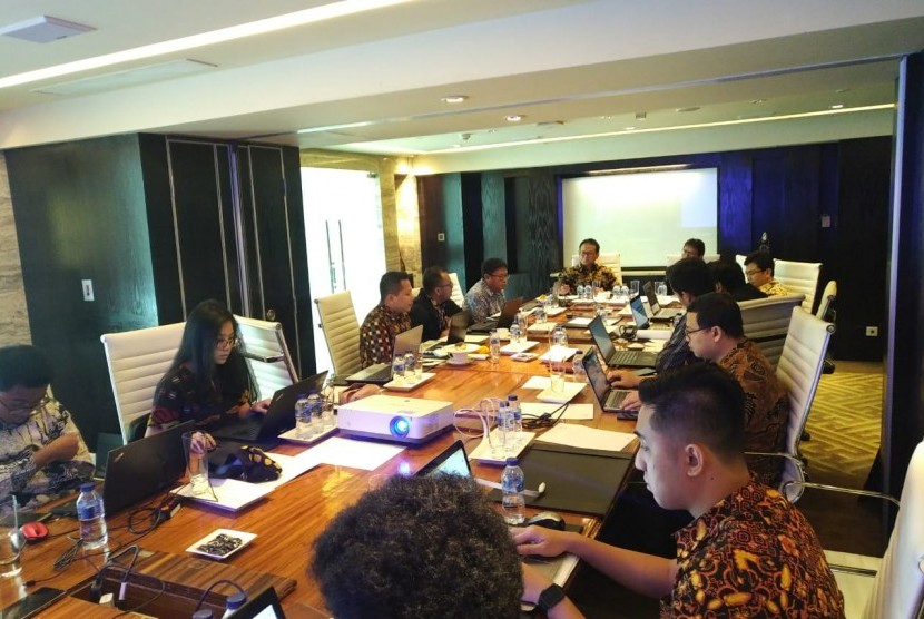 Prof Rokhmin Dahuri mengisi Focus Group Discussion “Hilirisasi Perikanan Wilayah Sulawesi, Maluku, dan Papua” yang digelar Kantor Perwakilan BI Sulsel.