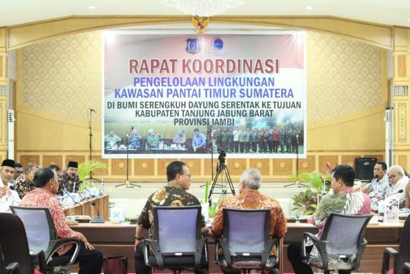 Prof Rokhmin Dahuri menjadi nara sumber utama rakor pengelolaan lingkungan kawasan Pantai Timur Sumatera, di Jambi, Jumat (24/8).