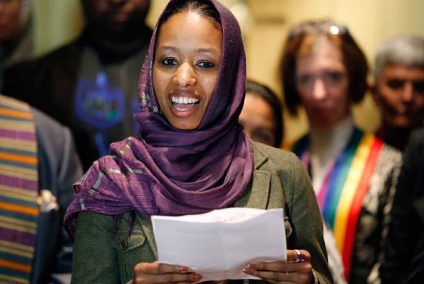 Profesor ilmu politik di Wheaton College, Chicago, Larycia Hawkins diskors setelah mengenakan jilbab sebagai bentuk solidaritasnya terhadap Muslim.