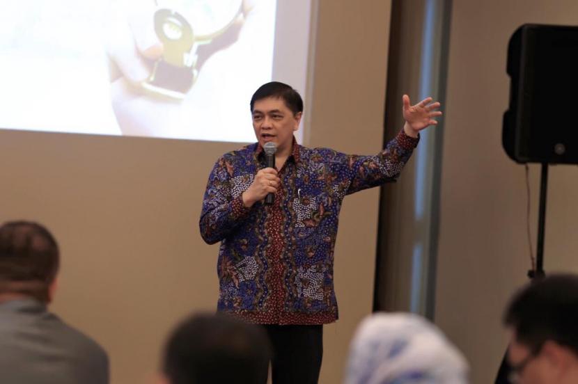 Profesor Keuangan Investasi, IPMI International Business School Roy Sembel