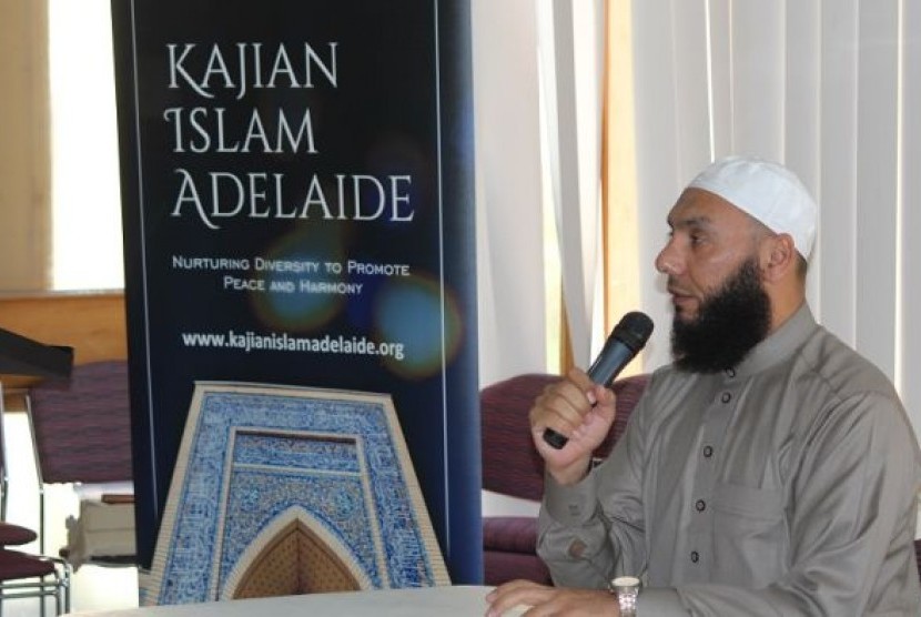Professor Islam dari University of South Australia di Adelaide Mohamad Abdalla memberikan ceramah kepada jamaah Kajian Islam Adelaide (KIA).