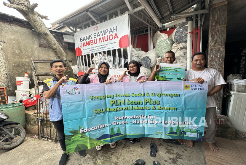Program Bayar Internet dengan Sampah di  Jagakarsa, Jakarta Selatan.