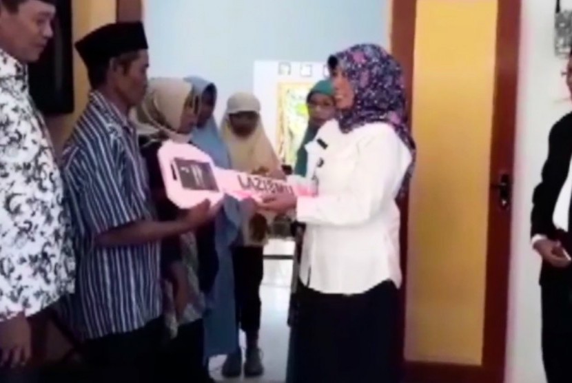 Program bedah rumah Lembaga Amil Zakat Infaq Shadaqoh (Lazismu) Kalasan.