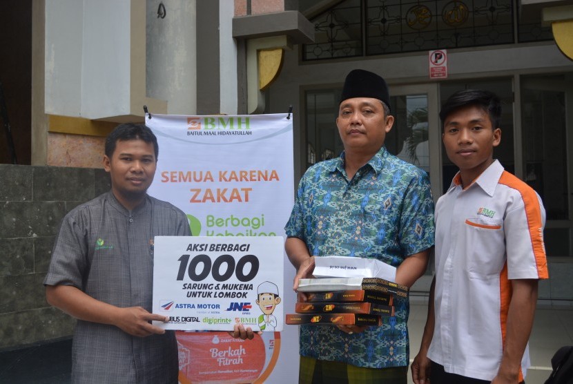 program berbagi kebaikan 1.000 Sarung dan Mukena yang digerakkan oleh Laznas BMH 