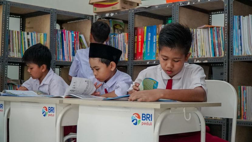 Program 'BRI Peduli Ini Sekolahku' yang hadir untuk meningkatkan kualitas fasilitas pendidikan di Indonesia. 