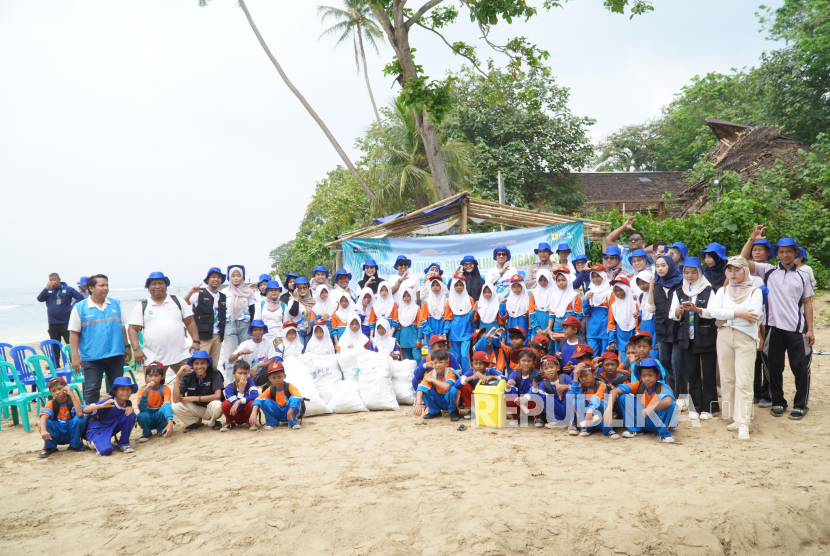 Connectivity Challenge, Jaga Alam Pesisir di Pantai Sambolo Pandeglang