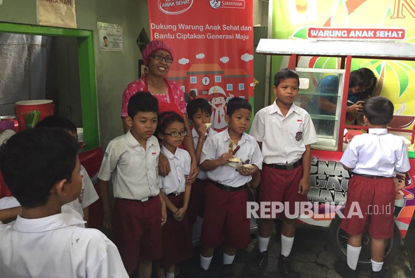  Program Warung Anak Sehat (WAS) menyajikan jajanan yang bernutrisi dan bebas dari 3P (Pemanis buatan, Pewarna, Pengawet) di kantin sekolah.