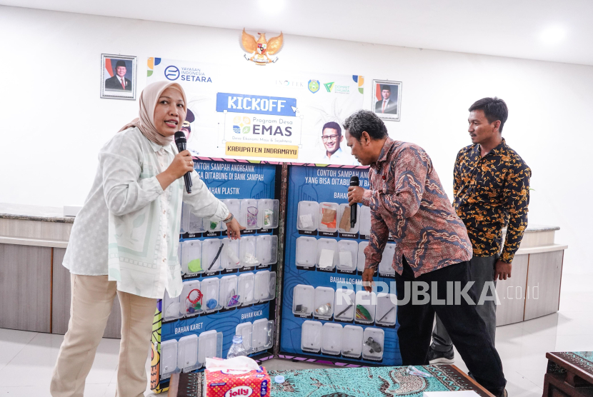 Program Desa Emas menyasar para pelaku usaha mikro kecil dan menengah (UMKM) di Kabupaten Indramayu, Jawa Barat.