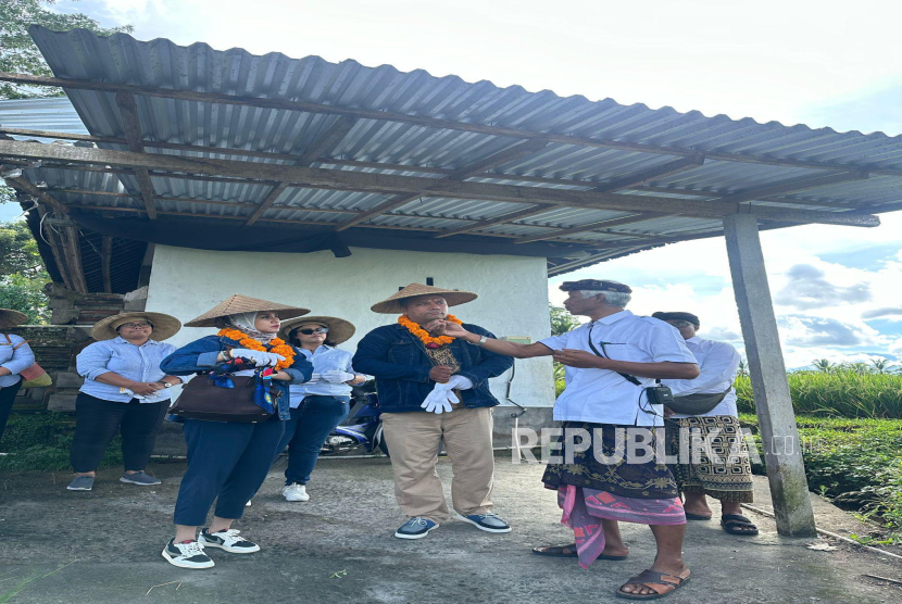 Program Desa Energi Berdikari (DEB) oleh PT Pertamina (Persero) melalui subholding PT Pertamina Patra Niaga, Desa Keliki kini tidak hanya mandiri dalam energi, tetapi juga menjadi simbol harapan dan kemajuan bagi masyarakat desa di seluruh Indonesia.